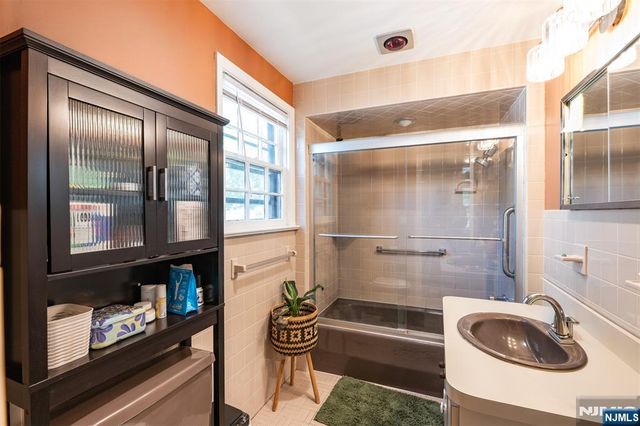 529 Wyndham Road, Teaneck, NJ 07666