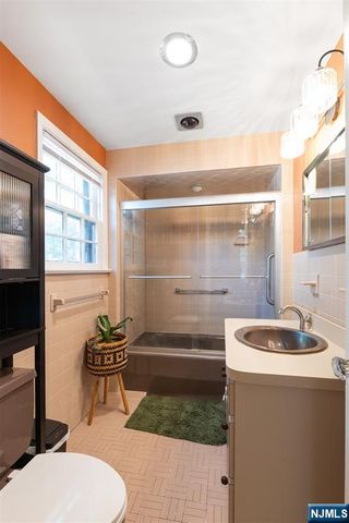 529 Wyndham Road, Teaneck, NJ 07666