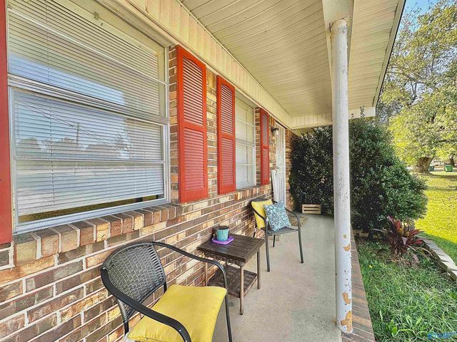 102 Clint Warren Street NE, Hanceville, AL 35077