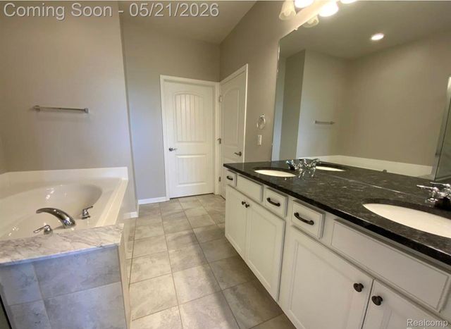 2060 Trimble Street, Orion Charter Township, MI 48360