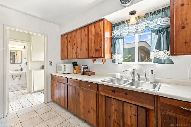 622 W 13th Ave, Escondido, CA 92025