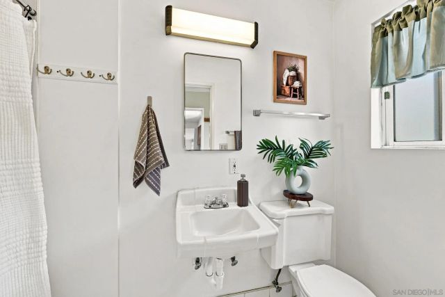 622 W 13th Ave, Escondido, CA 92025