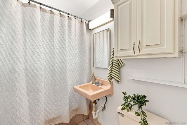 622 W 13th Ave, Escondido, CA 92025