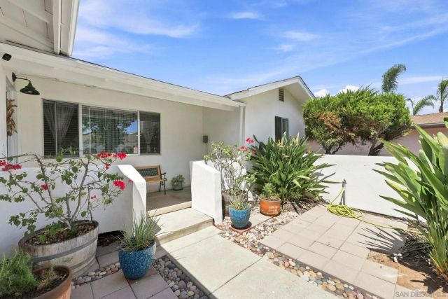 622 W 13th Ave, Escondido, CA 92025