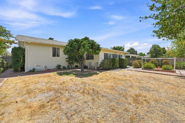 622 W 13th Ave, Escondido, CA 92025
