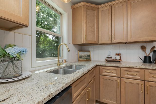 1520 S Pickwick Avenue, Springfield, MO 65804