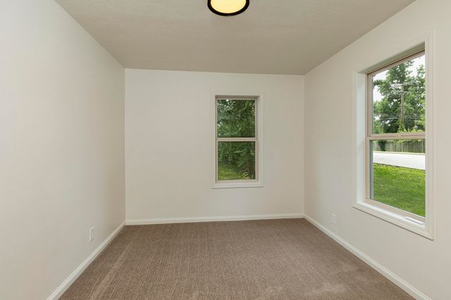 1520 S Pickwick Avenue, Springfield, MO 65804