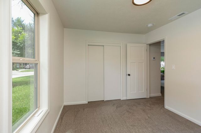 1520 S Pickwick Avenue, Springfield, MO 65804