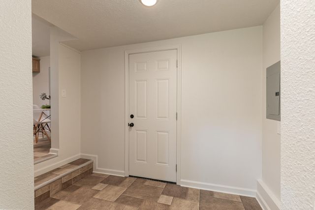 1520 S Pickwick Avenue, Springfield, MO 65804