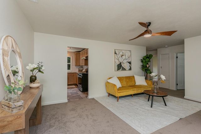 1520 S Pickwick Avenue, Springfield, MO 65804