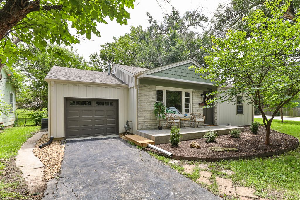 1520 S Pickwick Avenue, Springfield, MO 65804