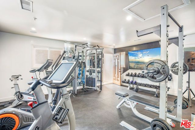 607 N Hillcrest Road, Beverly Hills, CA 90210