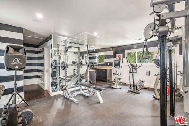 607 N Hillcrest Road, Beverly Hills, CA 90210
