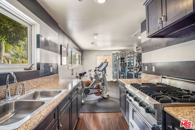607 N Hillcrest Road, Beverly Hills, CA 90210