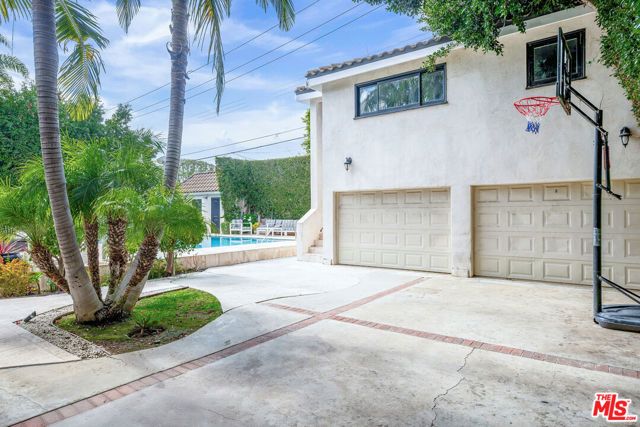 607 N Hillcrest Road, Beverly Hills, CA 90210