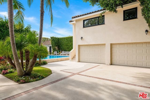 607 N Hillcrest Road, Beverly Hills, CA 90210