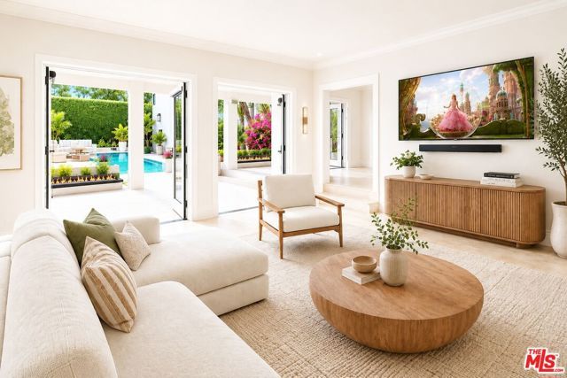 607 N Hillcrest Road, Beverly Hills, CA 90210