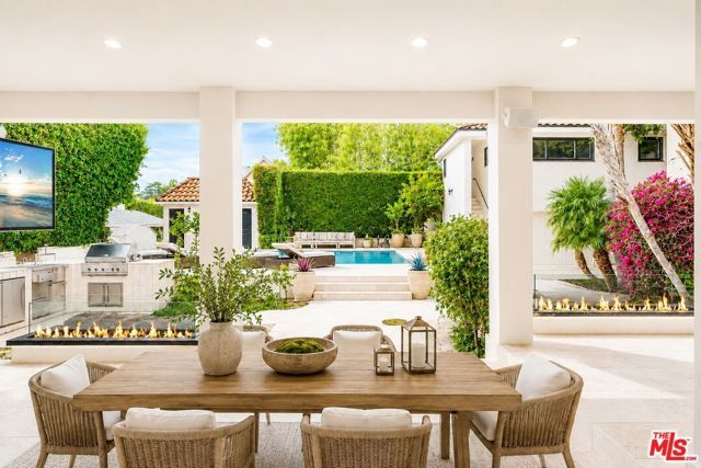 607 N Hillcrest Road, Beverly Hills, CA 90210