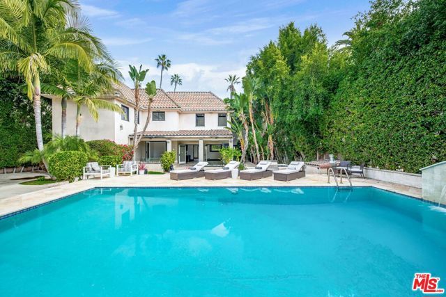 607 N Hillcrest Road, Beverly Hills, CA 90210