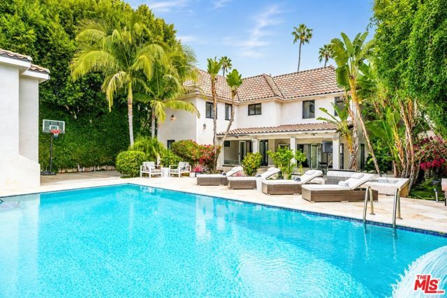607 N Hillcrest Road, Beverly Hills, CA 90210