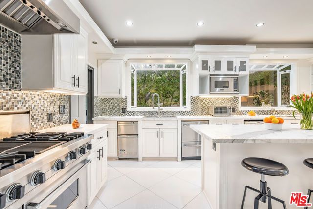 607 N Hillcrest Road, Beverly Hills, CA 90210