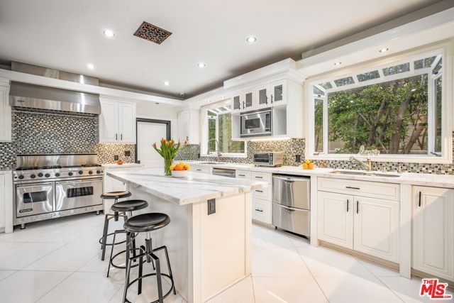 607 N Hillcrest Road, Beverly Hills, CA 90210