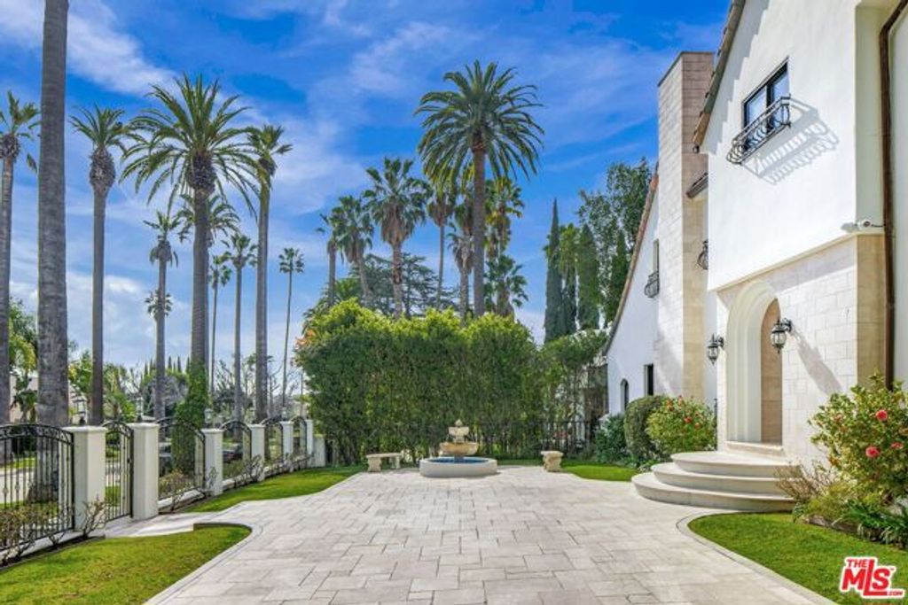 607 N Hillcrest Road, Beverly Hills, CA 90210