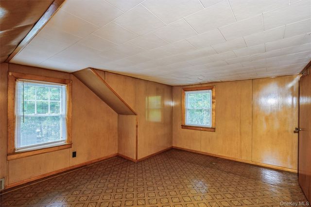 10 Laurel Road, Ronkonkoma, NY 11779