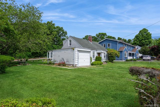 10 Laurel Road, Ronkonkoma, NY 11779