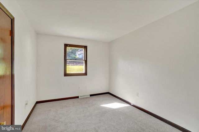 3490 KINGSTON RD, York, PA 17402