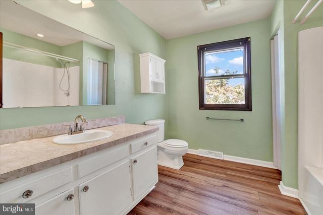 3490 KINGSTON RD, York, PA 17402