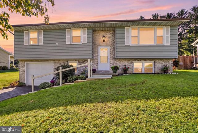 3490 KINGSTON RD, York, PA 17402