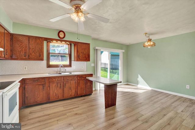 3490 KINGSTON RD, York, PA 17402