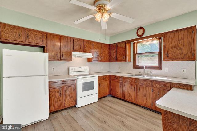 3490 KINGSTON RD, York, PA 17402