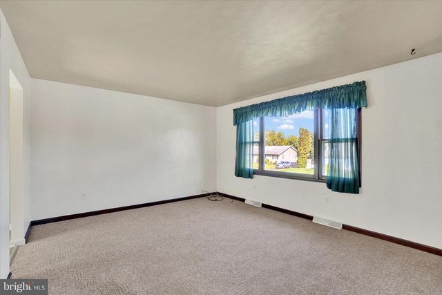 3490 KINGSTON RD, York, PA 17402