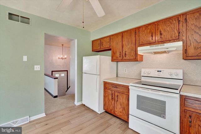 3490 KINGSTON RD, York, PA 17402
