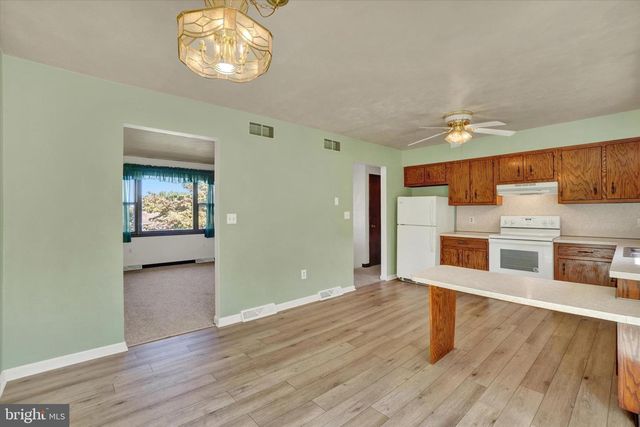 3490 KINGSTON RD, York, PA 17402