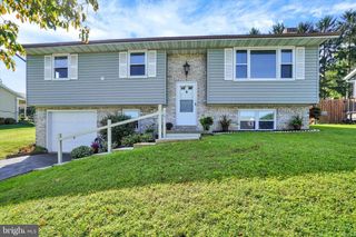 3490 KINGSTON RD, York, PA 17402