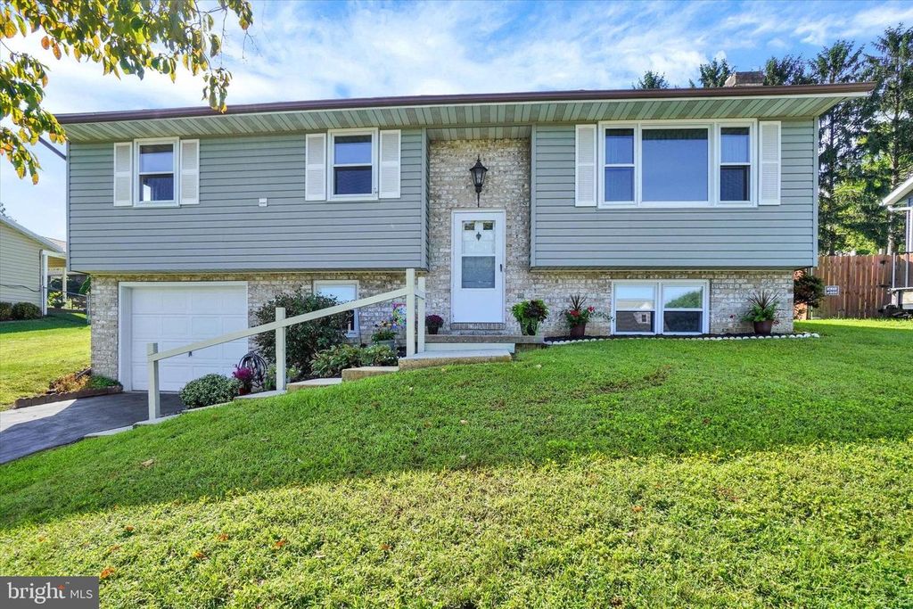 3490 KINGSTON RD, York, PA 17402