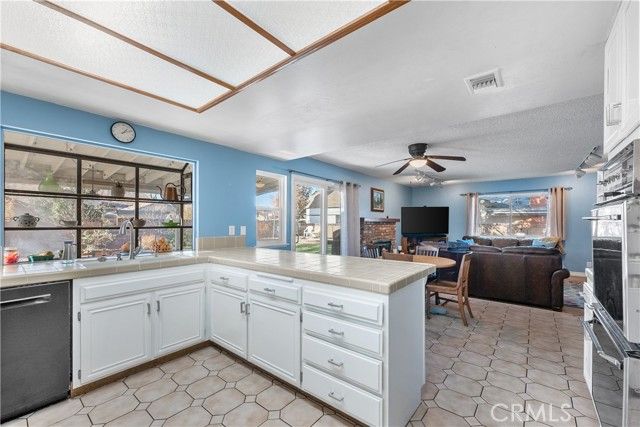 1635 Staffordshire, Lancaster, CA 93534