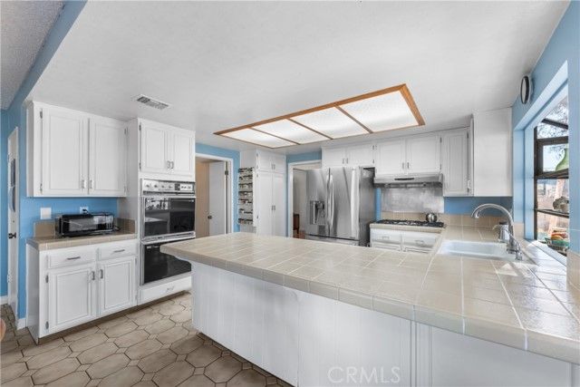 1635 Staffordshire, Lancaster, CA 93534