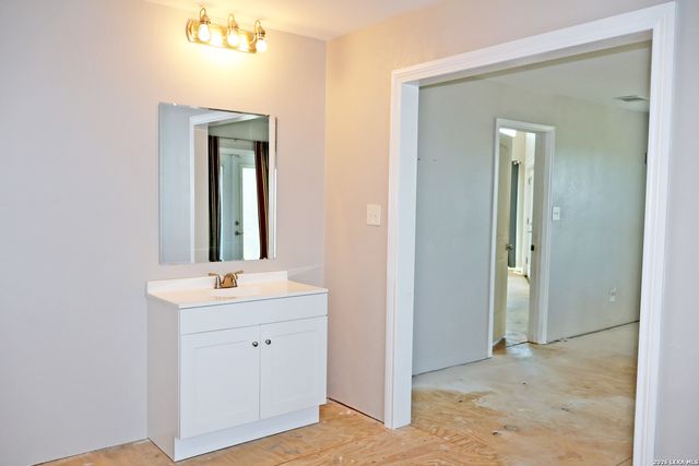 345 32ND ST E, Lakehills, TX 78063