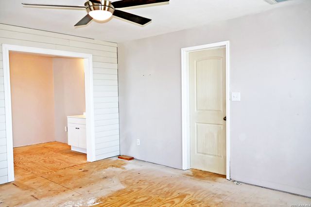 345 32ND ST E, Lakehills, TX 78063