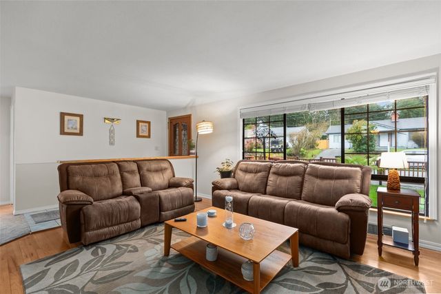 14834 Fremont Avenue N, Shoreline, WA 98133