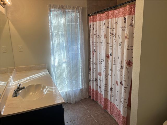 203 1st NE, Detroit, TX 75436