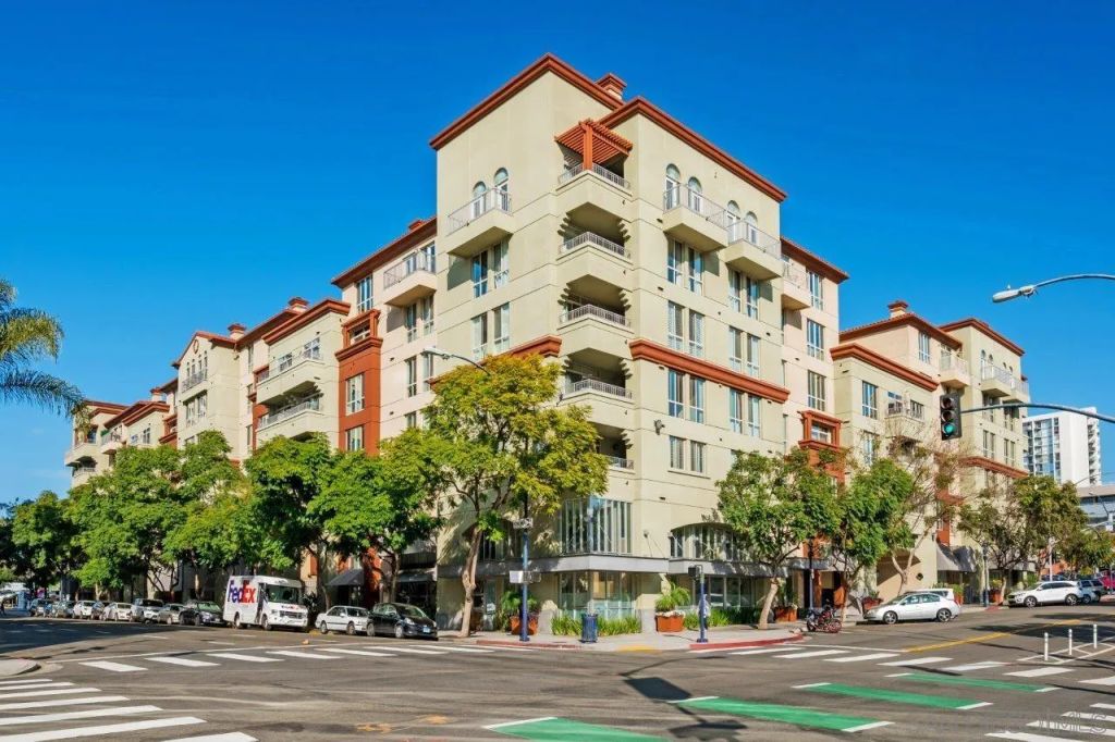 1501 Front St. 414, San Diego, CA 92101