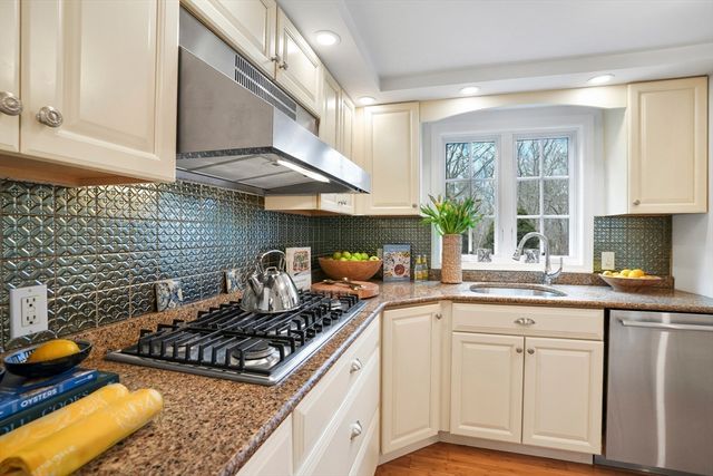 26 Sea Glen Road, Oak Bluffs, MA 02557
