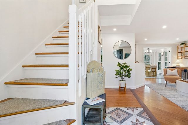 26 Sea Glen Road, Oak Bluffs, MA 02557