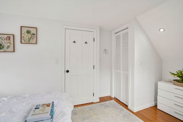 26 Sea Glen Road, Oak Bluffs, MA 02557