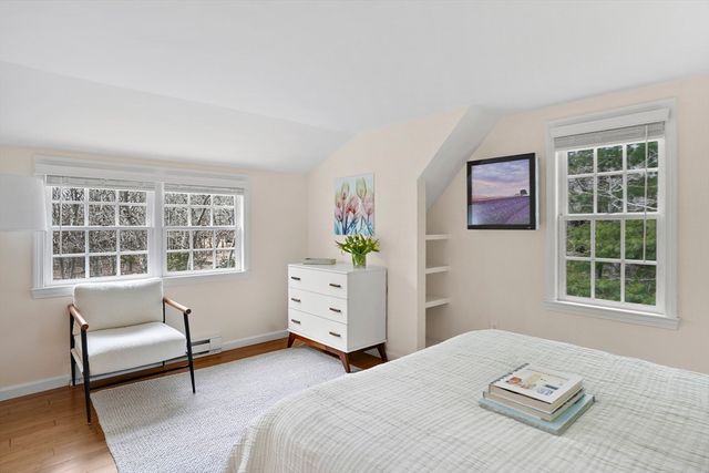 26 Sea Glen Road, Oak Bluffs, MA 02557